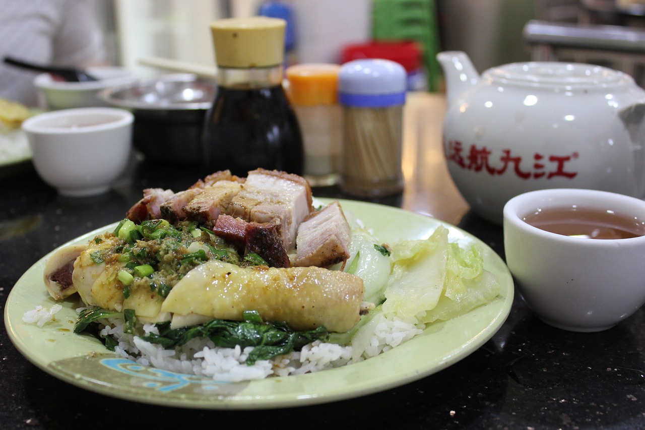 大米肉菜汤，餐桌上的温情、文化交融与美食之旅